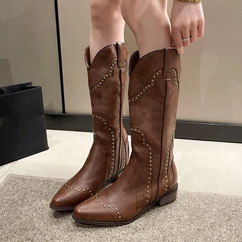 Реколта Дамски обувки в западен стил с нитове, есен 2023, Дамски обувки до средата на прасците на висок ток с остър пръсти, големи размери 42, обувки от изкуствена кожа