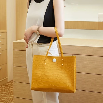 Дамски нишевая модерна чанта от изкуствена кожа, чанта през рамо, голяма чанта голям копчета, Мека чанта, подходяща за ежедневието